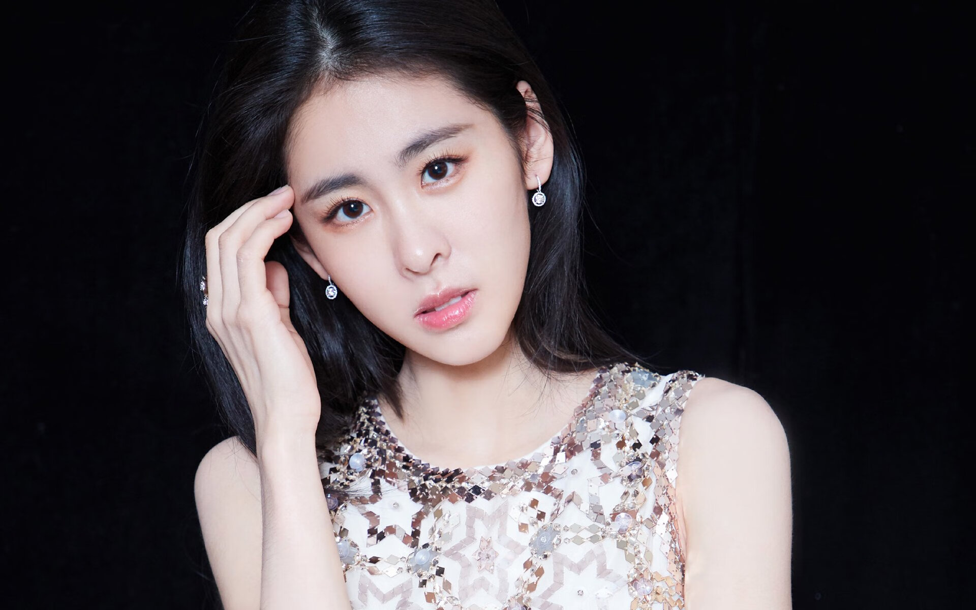 爱游戏中国官方登录入口网站-马竞压哨绝平皇马，西甲德比战火药味十足，西甲 马竞