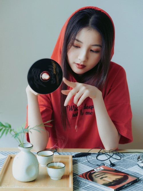 切尔西球员身体对抗胜出,赢得比赛主动权,切尔西对手