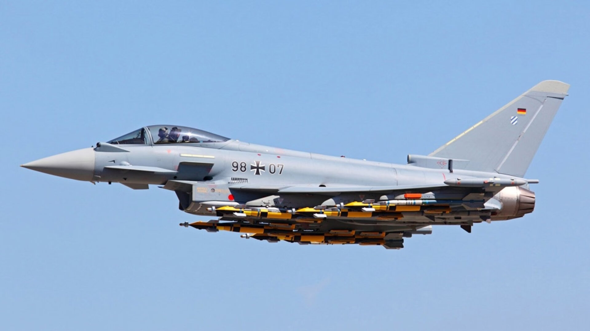 爱游戏电竞-主帅战术部署细致入微强调沟通配合重于单打独斗